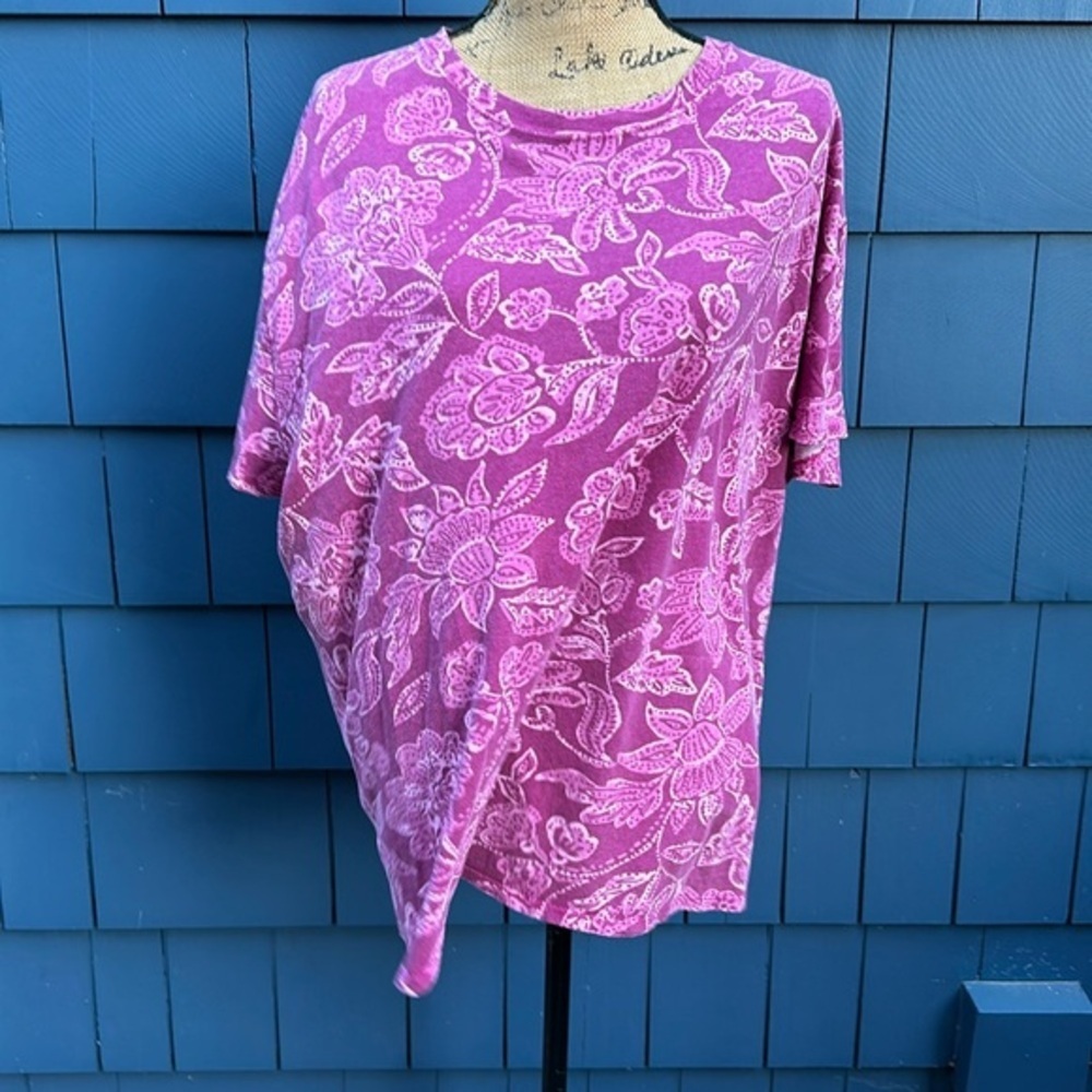 🩷🩷🩷We The Free Purple medium pink flower tshirt top